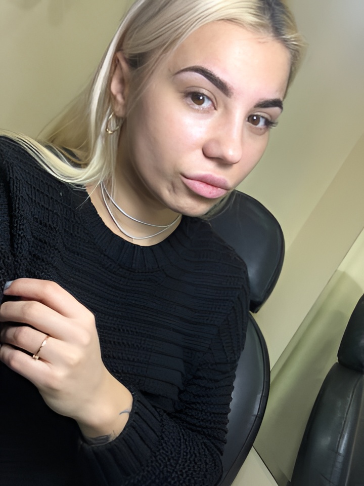 Арина привлекальеная девушка из Оленегорск цена от 5000 руб