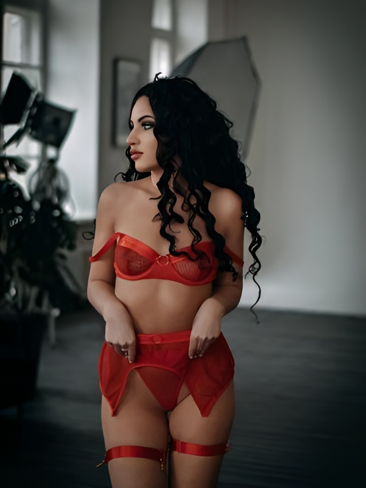 Елена привлекальеная девушка из Оленегорск цена от 3000 руб