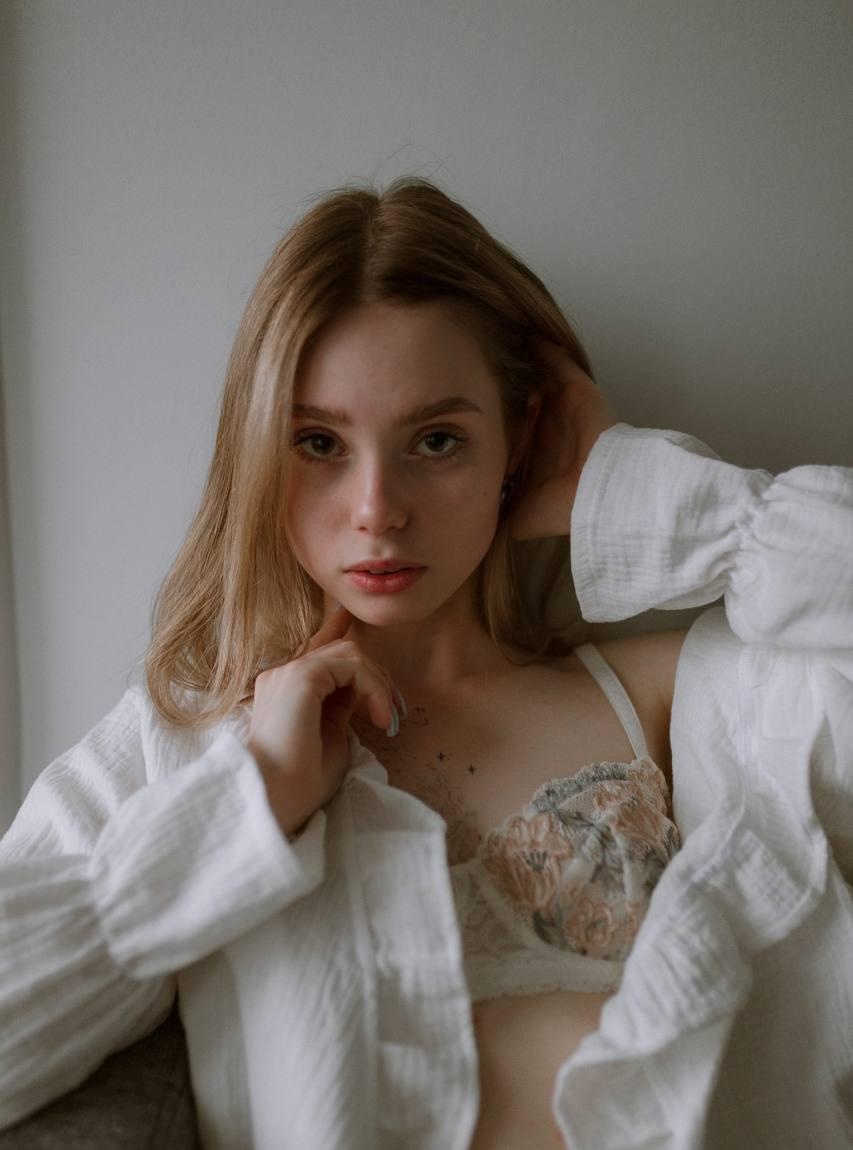 Оленька привлекальеная девушка из Оленегорск цена от 6000 руб