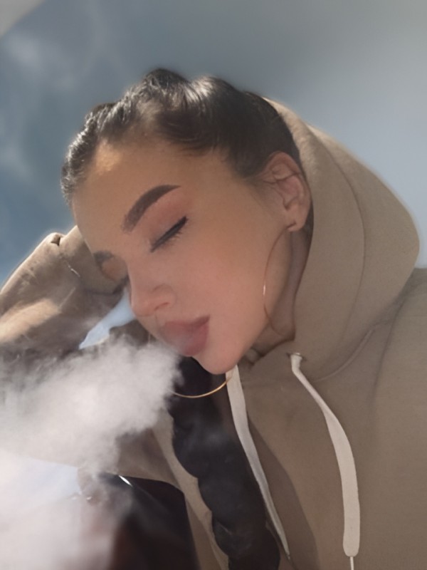 Анюта привлекательная девушка из Оленегорск цена от 2500 руб