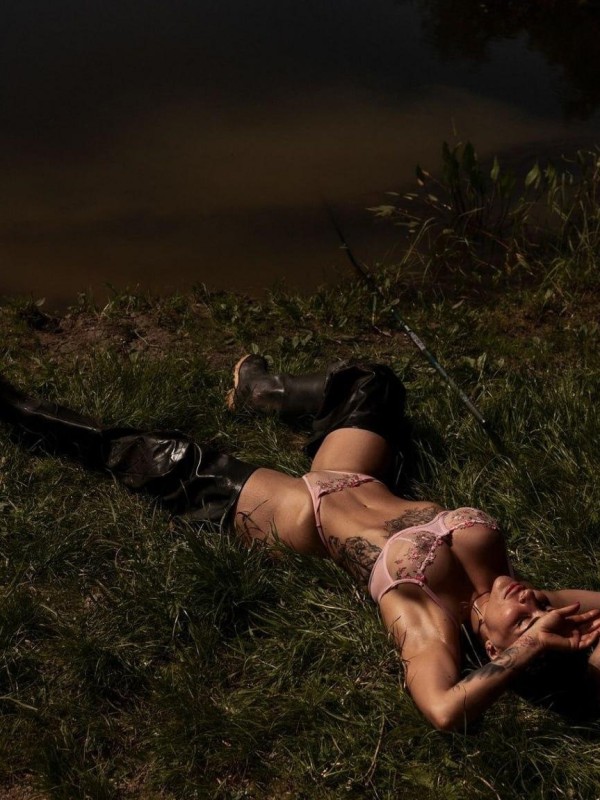 Юля привлекательная девушка из Оленегорск цена от 8000 руб