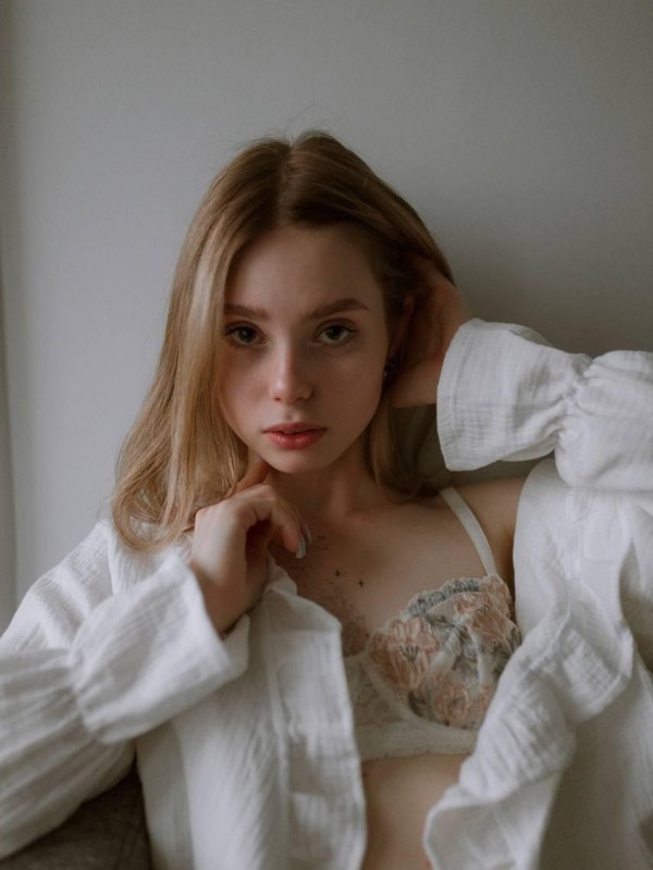 Оленька привлекательная девушка из Оленегорск цена от 6000 руб